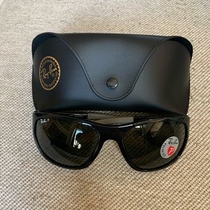 Ray ban!